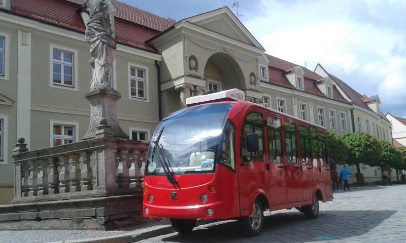 autobus turystyczny wroclaw wycieczka po wroclawiu ostrow tumski zwiedzanie z przewodnikiem ogrzewany meleks turystyczny